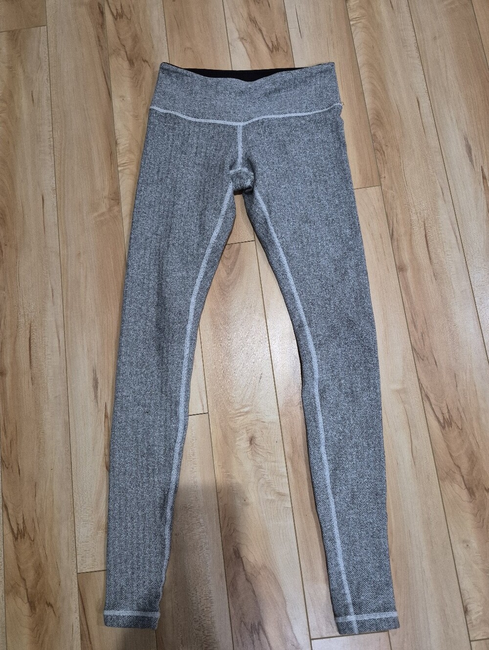 Lululemon women's size 4 thicker leggings